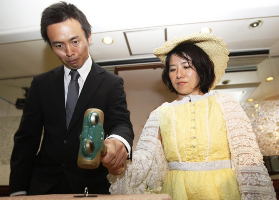 日本神奇离婚仪式砸戒指吃散伙饭组图
