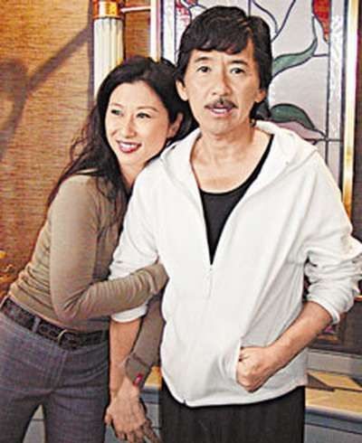 早在2004年年底,叶倩文便与30岁的羽毛球教练杨尚仁传出绯闻,并被