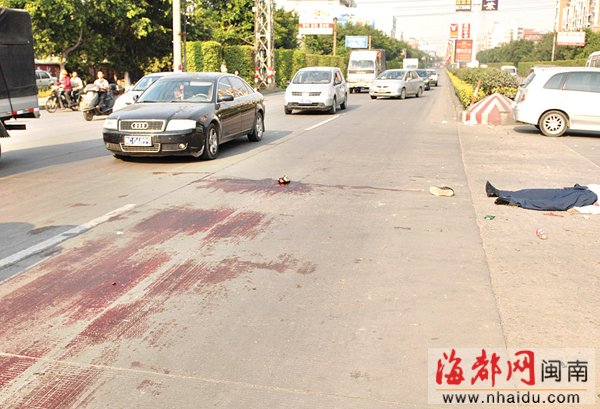 晋江市泉安路一摩托车追尾货车 司机不幸身亡