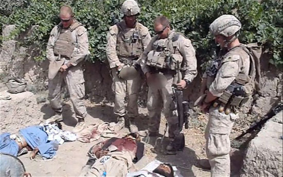 美士兵朝塔利班成员尸体撒尿视频惹争议(图)